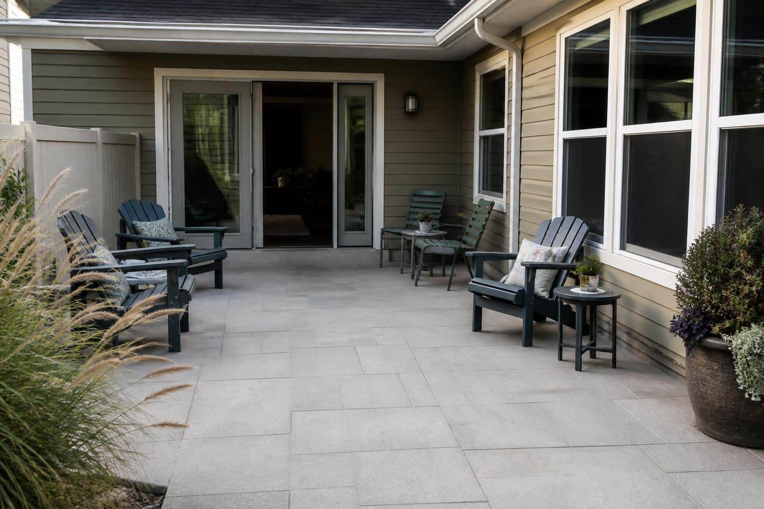 Accessible Patio Furniture Layouts With Clear Paths