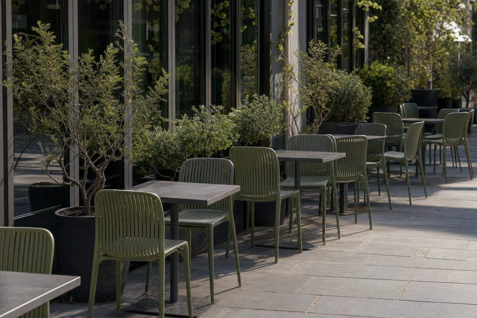 Outdoor Restaurant Chairs: A Buyer Checklist